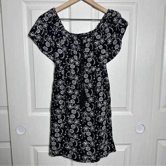 Aqua XS Off-Shoulder Embroidered Boho Black Dress Tiered Ruffle Mini Señorita - Picture 1 of 10